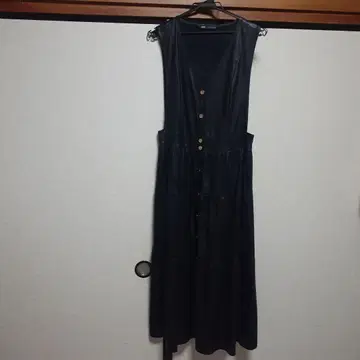 블랙 가죽 느낌 슬리브리스 원피스 ZARA