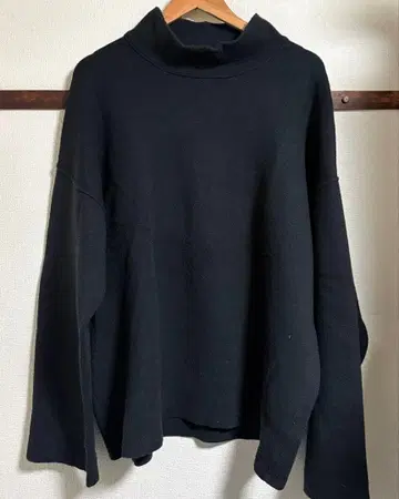 Casper John 블랙 터틀넥 니트