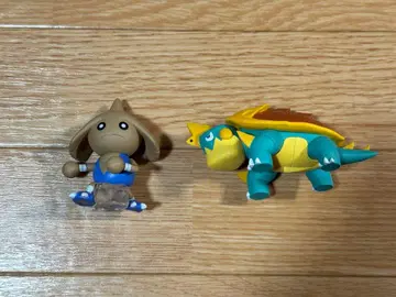 카포에라 & 카질리 카멜 포켓몬 스케일 월드 피규어