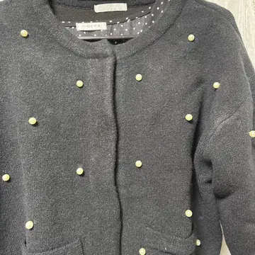 펄 비즈 장식 다크 그레이 노카라 자켓