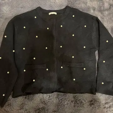 펄 비즈 장식 블랙 노카라 자켓