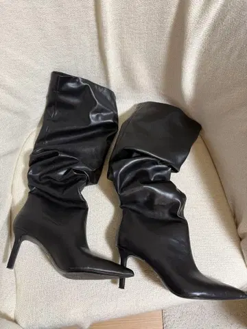 블랙 슬라우칭 롱 부츠