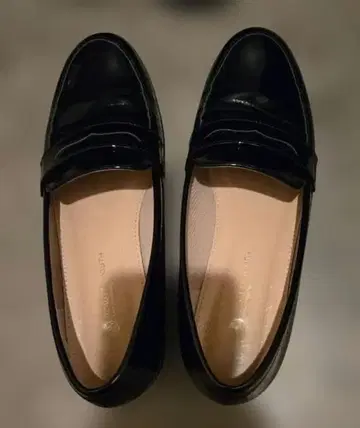 뷰티 앤 유스 에나멜 로퍼