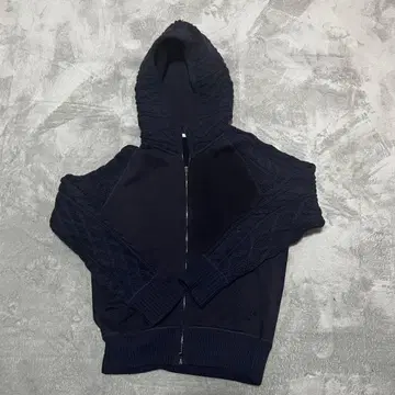 TOMORROWLAND 후드 부착 네이비 후드티