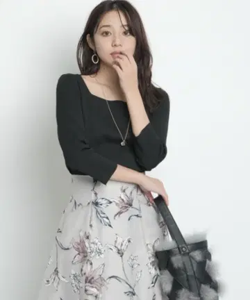 JUSGLITTY 7부 소매 니트탑 블랙