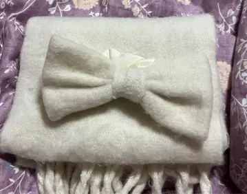 CANDY STRIPPER 리본 포함 화이트 머플러