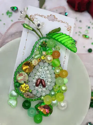 자수 비즈 브로치 배