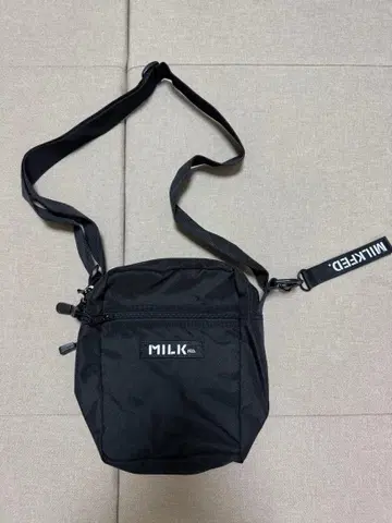 밀크페도 숄더백