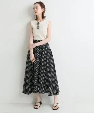 새상품 IENA 모노톤 프린트 플레어 스커트 이에나