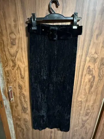 토쿠코 블랙 플리츠 롱 스커트