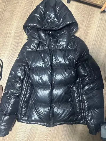 TATRAS 블랙 후드 부착 다운 자켓