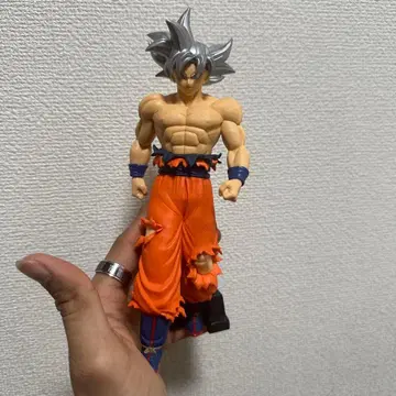 손오공 피규어 은발 찢어진 팬츠