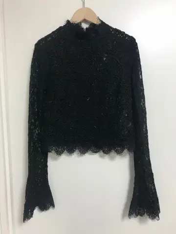 ZARA 레이스 하이넥 상의