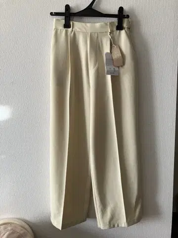새상품 스튜디오 클립 와이드 스트레이트 팬츠 라이트 베이지 PM