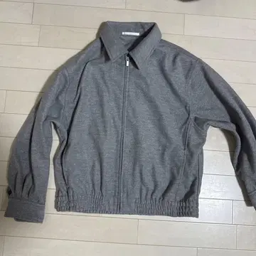 그레이 지퍼 달린 자켓