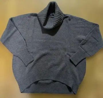 새상품급 FILFIS 오프 터틀넥 스웨터