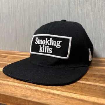 Smoking kills 스냅백 캡 블랙
