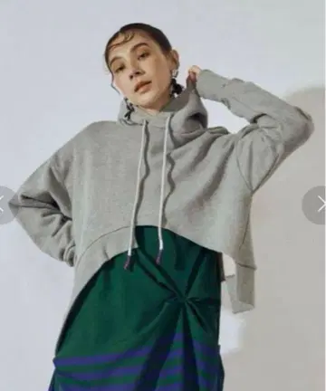 UN3D. 헴컷 숏 후디