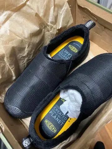 KEEN Howser II 트리플 블랙 US 7