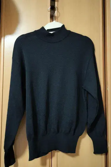 incontri 다크 그레이 터틀넥 니트