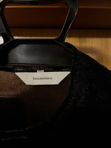 Sasquatchfabrix. 블랙 터틀넥