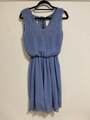 자수 장식 슬리브리스 원피스 사이즈 2