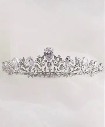 크리스탈 장식의 브라이덜 티아라