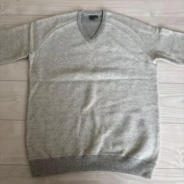 Calvin Klein 그레이 V넥 니트