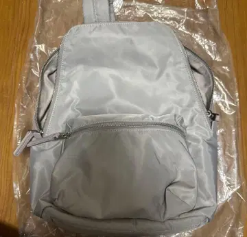 그레이 나일론 백팩