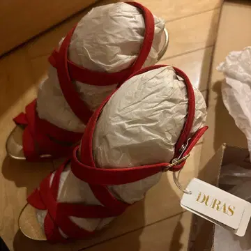 DURAS 레드 스트랩 하이힐
