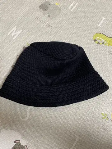 UNIVERSAL PRODUCTS. COMESANDGOES 버킷햇