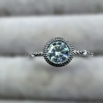 엘레강트한 모이사나이트 컷 반지