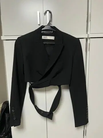 최종 가격 인하 ZARA 블랙 크롭 자켓