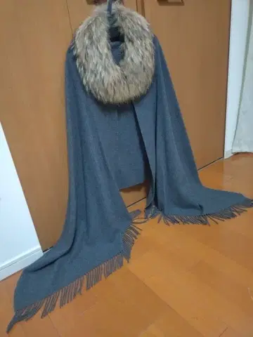 퍼 부착 숄 새상품급 INED 그레이스톨 카라 부착 판초풍 케이프 코트