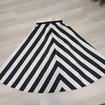 SHE TOKYO 플레어 롱 스커트 38