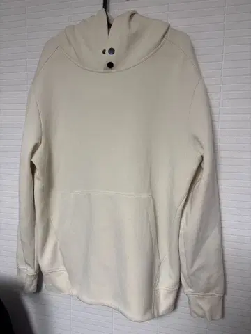 크림색 후드 부착 후드티