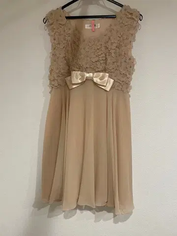 STRAWBERRY FIELDS 베이지 A라인 드레스