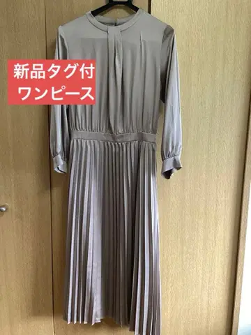 O3 [택 포함 새상품] OPAQUE.CLIP 새틴 플리츠 원피스 베이지