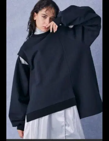 퍼블릭 도쿄 숄 홀 오버 사이즈 맨투맨 블랙
