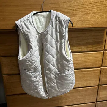 화이트 퀼팅 베스트