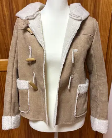 어스뮤직에코로지 페이크 무스탕 코트 미사용