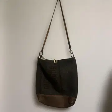 고베 모토마치 가방 가게 clueto 오리지널 울과 가죽의 사선 크로스백