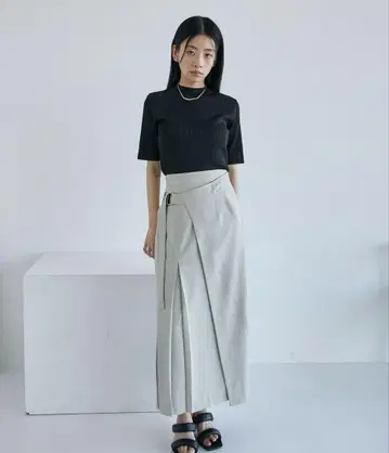 유나이티드 도쿄 린넨 라이크 스커트 베이지 사이즈 2