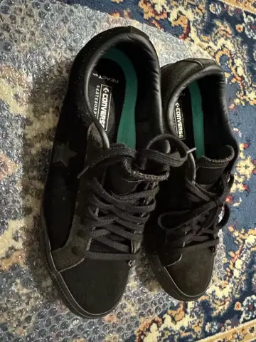 CONVERSE 블랙 스니커즈