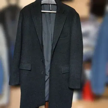 HK WORKS LONDON 블랙 체스터 코트