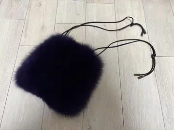 퍼플 퍼 숄더백