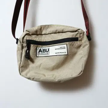 새상품급 한정판 ABU 숄더백 베이지 남녀 공용 인기 콜라보