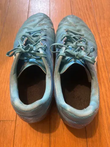 초레어 가격 인하했습니다. 스카이블루 축구화