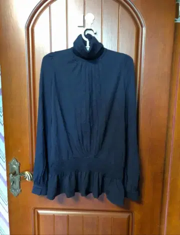 네이비 터틀넥 블라우스 긴팔