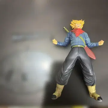 드래곤볼 트렁크스 피규어